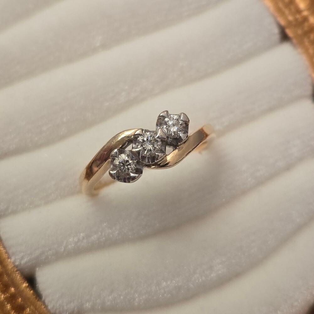 Vintage 14K Yellow Gold 3-Stone Diamond Crossover Bypass Engagement Ring size 7